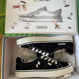 Cariuma + Peanuts OCA Low Snoopy Black Canvas Sneaker Brand New
